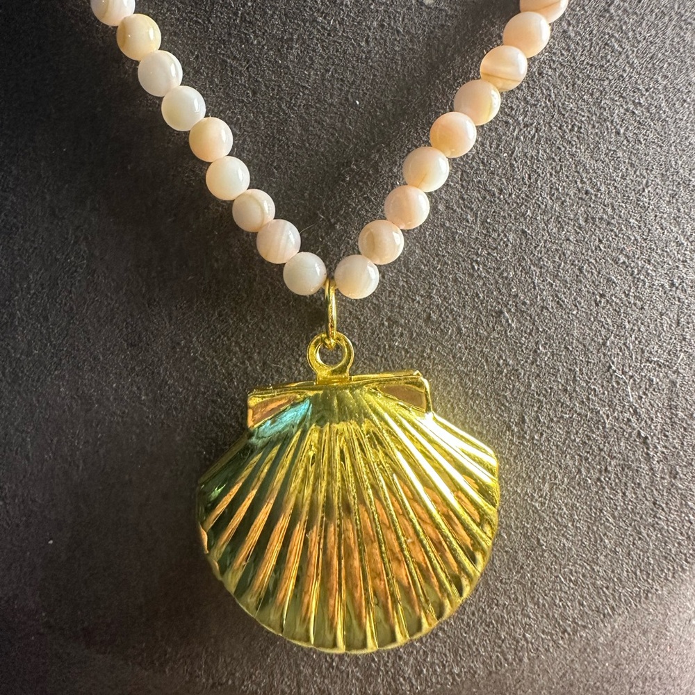 Light Pink Shell Beaded Necklace with Plastic Gold Tone Shell Locket Pendant - Picture 12 of 13